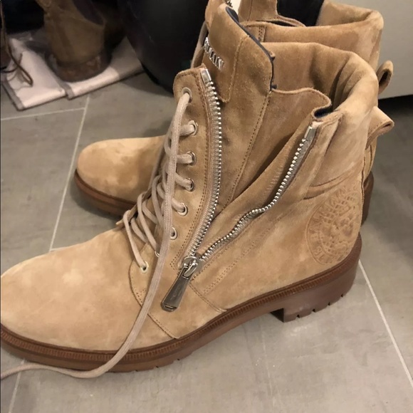 Shoes - Picture 3 of 4